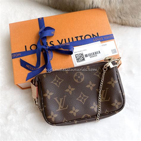 louis vuitton monogram pochette mini|louis vuitton baguette.